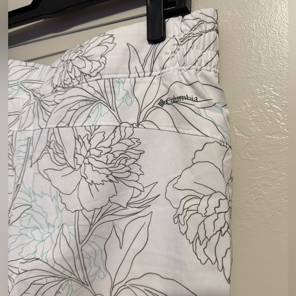 Columbia Floral Print White Athletic Shorts with Built in Bike Shorts XL - Picture 11 of 16